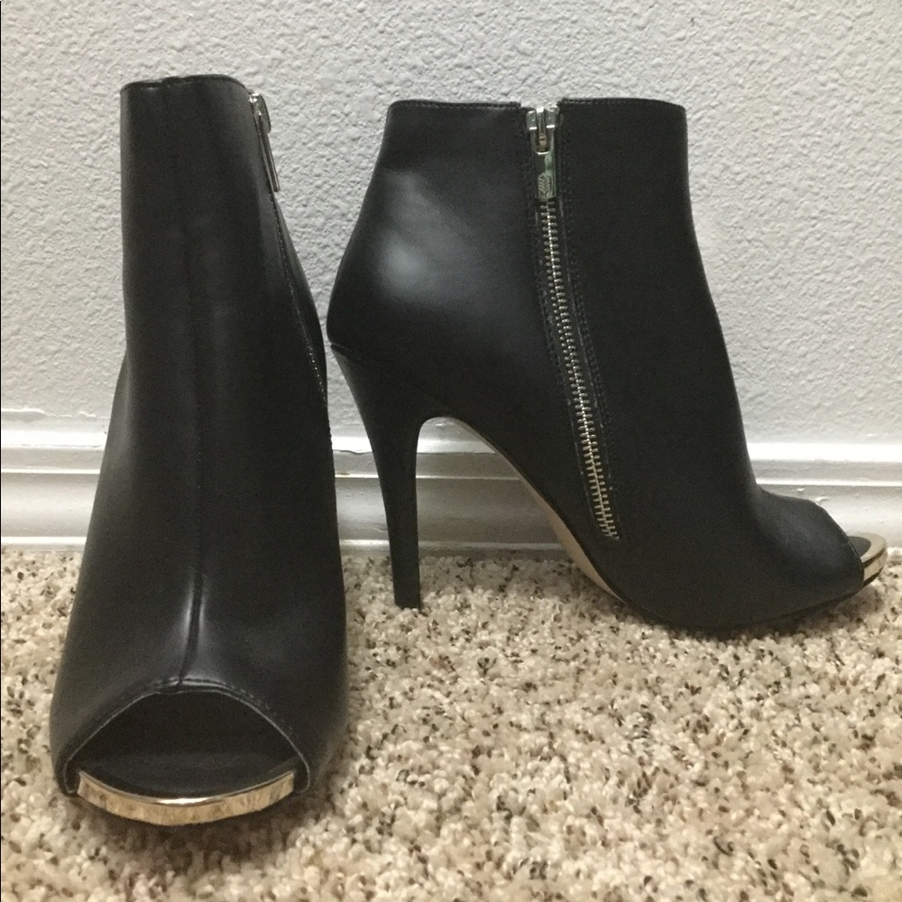 Black heels (only worn once)